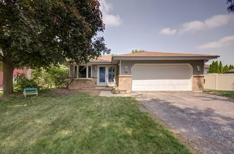 1104 Rushwood Ave, Shorewood, IL 60404