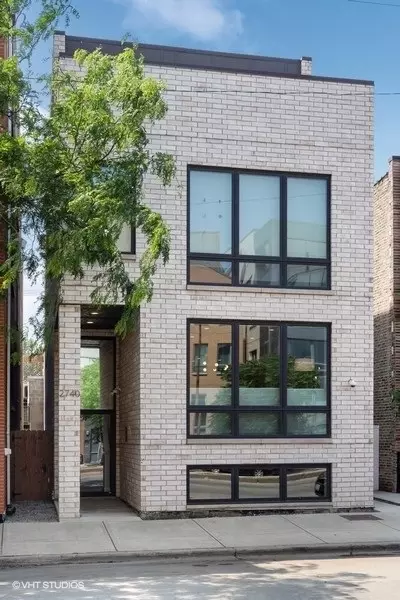 2740 N Ashland Ave #1, Chicago, IL 60614