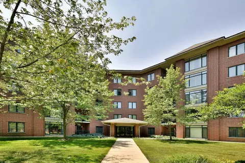 865 E 22nd St #B104, Lombard, IL 60148