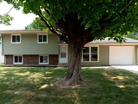 1219 Townley Dr, Bloomington, IL 61704