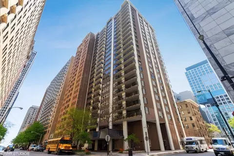 201 E Chestnut St #3E, Chicago, IL 60611