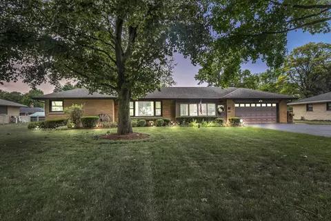 910 N Elmhurst Rd, Prospect Heights, IL 60070