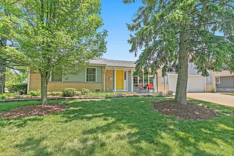 601 Grosvener Ln, Elk Grove Village, IL 60007