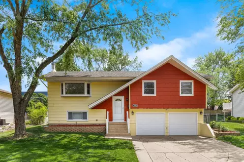 1001 W Weathersfield Way, Schaumburg, IL 60193