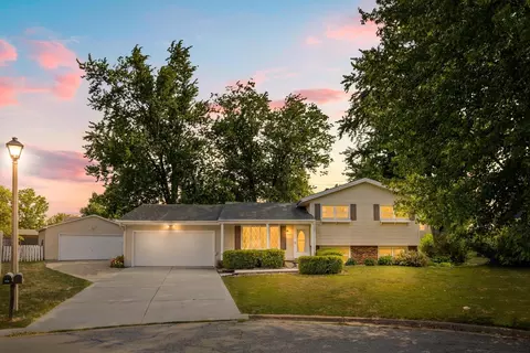 305 Dwyer Ct, Normal, IL 61761 photo 2