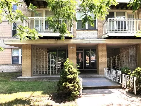 2501 W Touhy Ave #402, Chicago, IL 60645