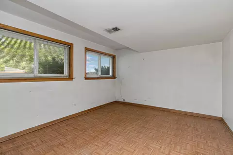 91 E Millers Rd, Des Plaines, IL 60016 photo 12
