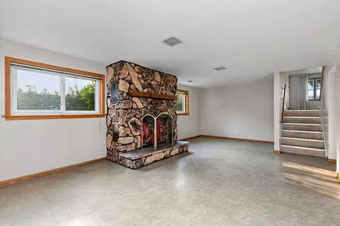 91 E Millers Rd, Des Plaines, IL 60016 photo 11