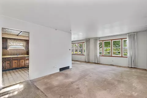 91 E Millers Rd, Des Plaines, IL 60016 photo 3