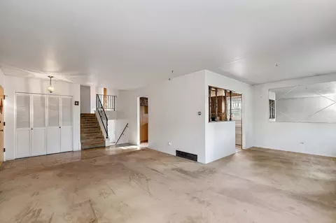 91 E Millers Rd, Des Plaines, IL 60016 photo 4