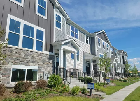 2701 Martini St #2704, Mundelein, IL 60060