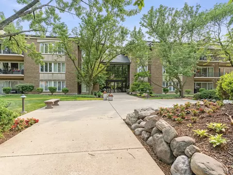 2 Oak Brook Club Dr #C109, Oak Brook, IL 60523