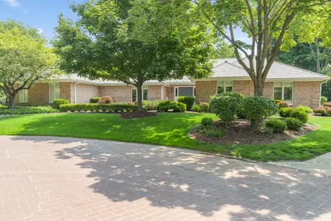 805 Coventry Ln, Oak Brook, IL 60523