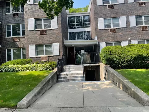 8700 Skokie Blvd #3IS, Skokie, IL 60077