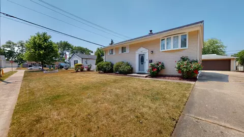 402 Holden Ave, Romeoville, IL 60446