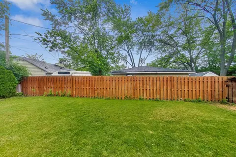 502 Cherry Cir, Glenview, IL 60025 photo 20