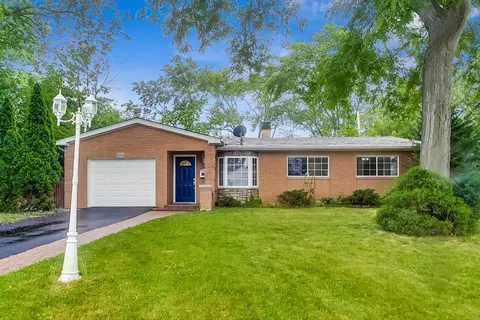 502 Cherry Cir, Glenview, IL 60025