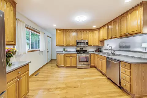 502 Cherry Cir, Glenview, IL 60025 photo 5