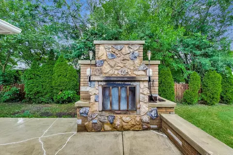 502 Cherry Cir, Glenview, IL 60025 photo 22
