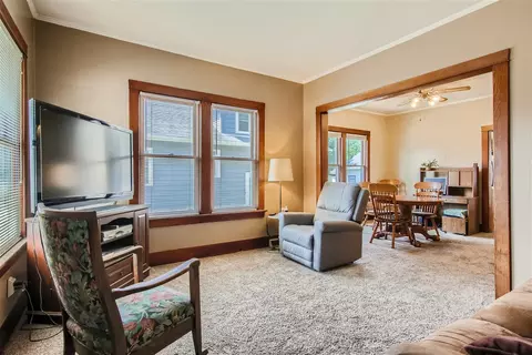12 S Melrose Ave, Elgin, IL 60123 photo 3