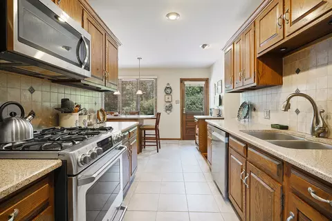 2820 E Cherry Ln, Crete, IL 60417 photo 8