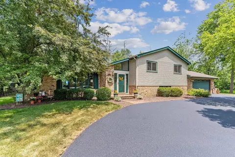 2820 E Cherry Ln, Crete, IL 60417
