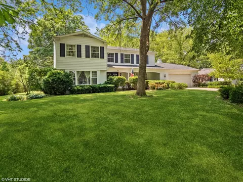 200 N Valley Rd, Barrington, IL 60010