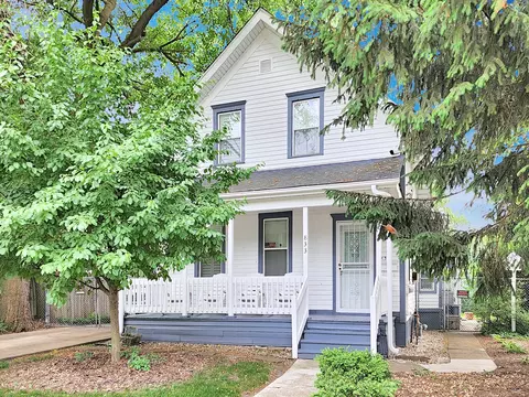 833 Superior St, Aurora, IL 60505