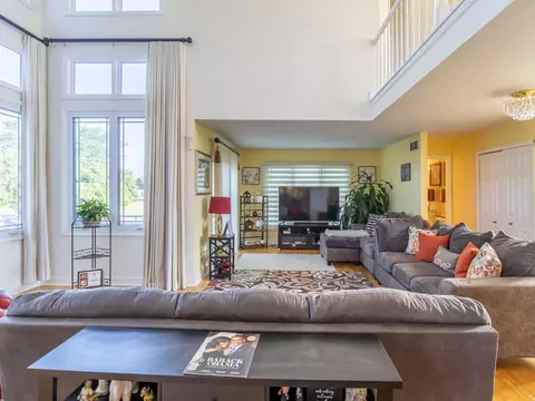 Living - 18614 Michael Dr, Hazel Crest, IL 60429 photo 3 of 6