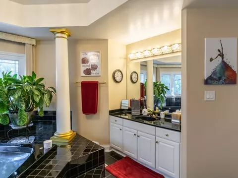 Bath - 18614 Michael Dr, Hazel Crest, IL 60429 photo 3 of 5
