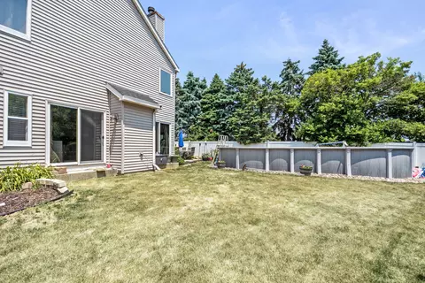 2461 Hayloft Ln, Elgin, IL 60124 photo 24