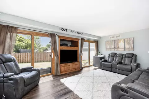 2461 Hayloft Ln, Elgin, IL 60124 photo 8