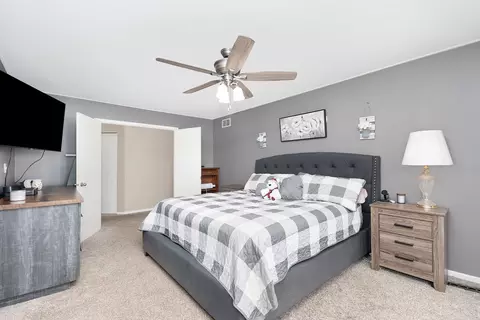 2461 Hayloft Ln, Elgin, IL 60124 photo 14