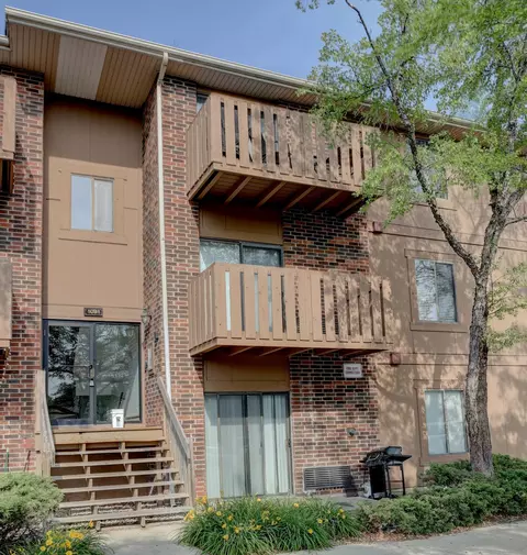 1091 Rodenburg Rd #304, Roselle, IL 60172