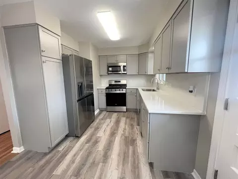 6933 Olympic Dr, Bridgeview, IL 60455 photo 3