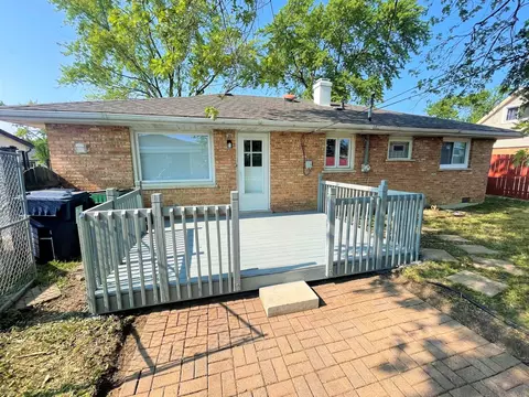 6933 Olympic Dr, Bridgeview, IL 60455 photo 11