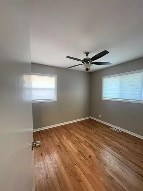 6933 Olympic Dr, Bridgeview, IL 60455 photo 9