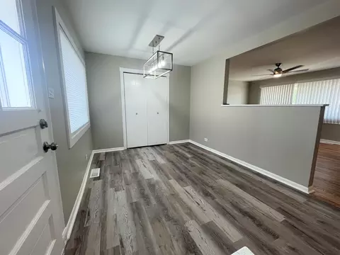 6933 Olympic Dr, Bridgeview, IL 60455 photo 5