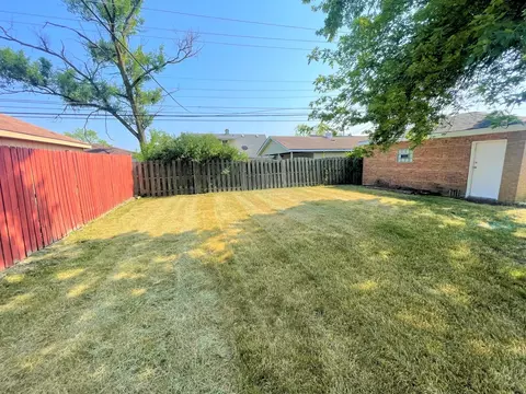 6933 Olympic Dr, Bridgeview, IL 60455 photo 12