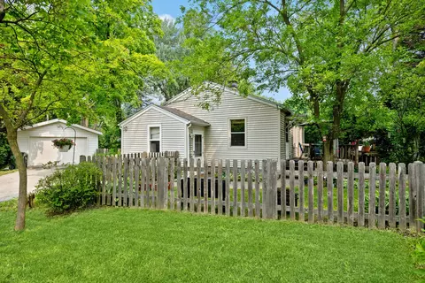 26110 N Maple Ave, Mundelein, IL 60060