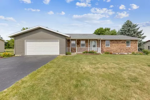 5394 S Mill Pond Rd, Rochelle, IL 61068