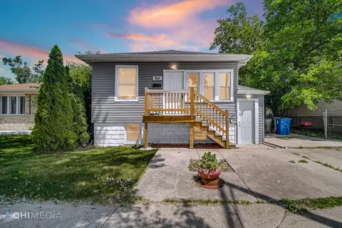 910 E 155th St, Phoenix, IL 60426 photo 2