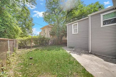 910 E 155th St, Phoenix, IL 60426 photo 8