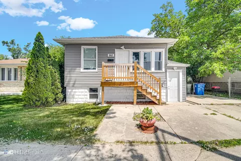 910 E 155th St, Phoenix, IL 60426