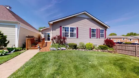 37 Garden Dr, Montgomery, IL 60538