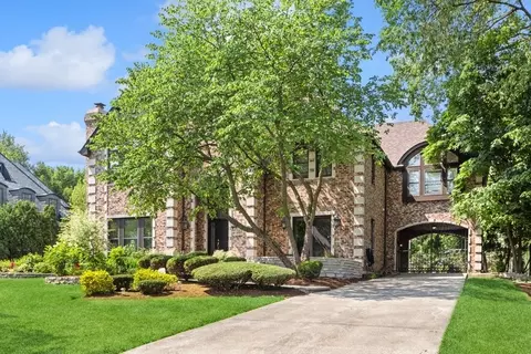 950 Taft Rd, Hinsdale, IL 60521