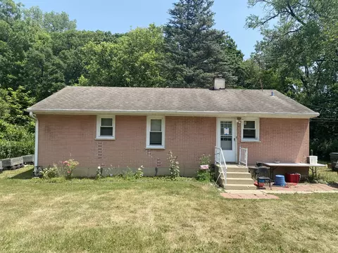 532 Blackhawk Dr, Lake In The Hills, IL 60156