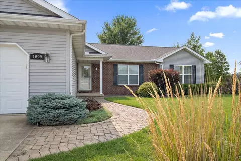 1609 Parkview Dr, Eureka, IL 61530 photo 2