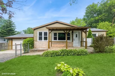 2907 E Chestnut Dr, Wonder Lake, IL 60097