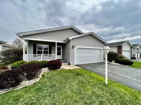 121 Hunter Ct, Grayslake, IL 60030